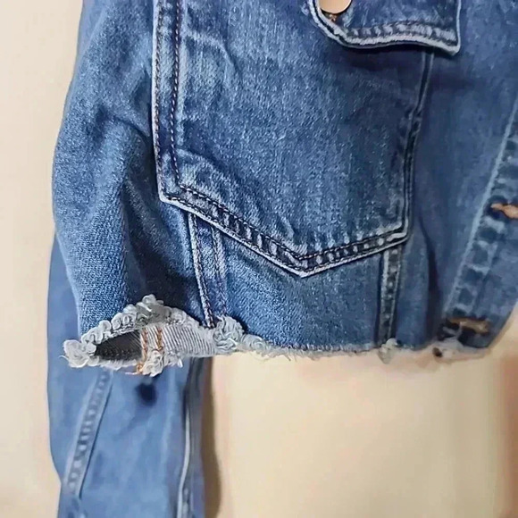 PrettyLittleThing Mid Wash Cropped Denim Jacket. Size 10 - Picture 6 of 6